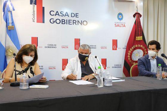 ministro esteban en conferencia