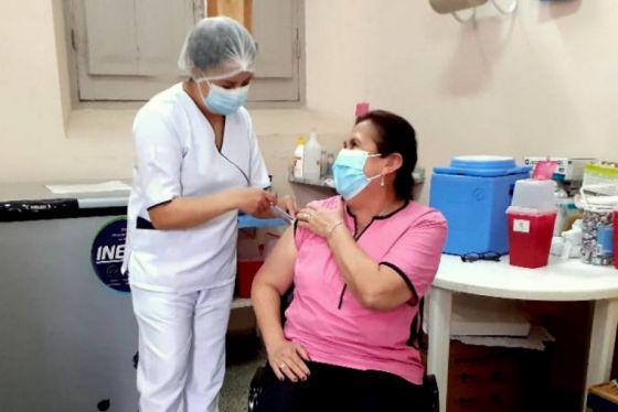 79137-el-fin-de-semana-se-aplicaron-mas-de-14-mil-dosis-contra-covid-19