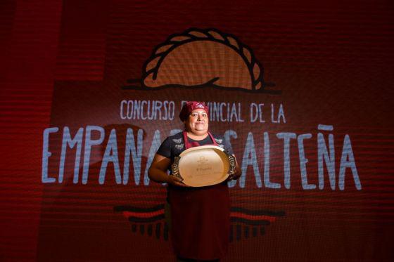 81561-gloria-del-valle-aguirre-es-la-embajadora-provincial-de-la-empanada