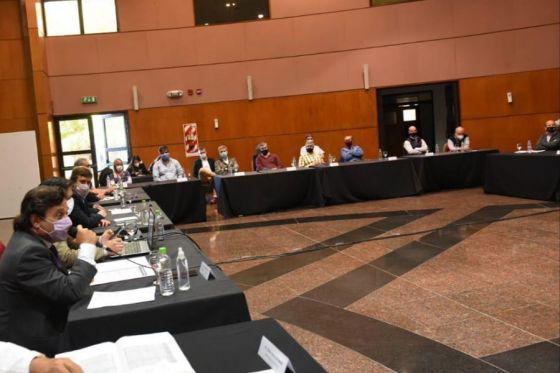 75863-el-gobernador-saenz-se-reunio-con-representantes-de-clinicas-privadas