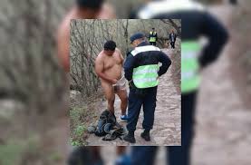 desnudo en el cerro