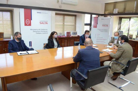 75896-provincia-y-municipio-fortalecen-los-controles-de-bioseguridad-en-comercios-y-locales-gastronomicos-de-capital-20210430183030