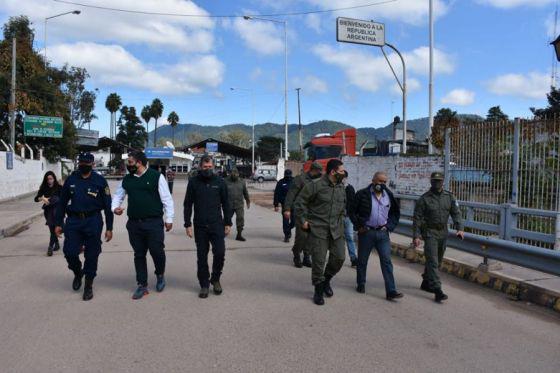 76105-trabajo-integral-para-reforzar-la-seguridad-en-el-paso-internacional-de-salvador-mazza