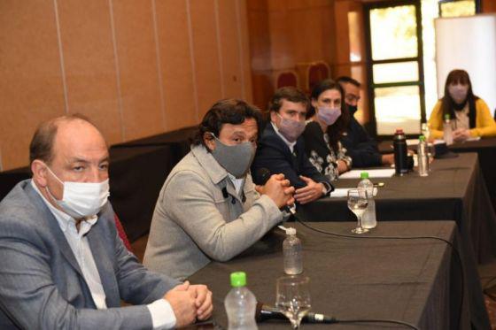 76455-el-gobernador-evalua-el-avance-dela-vacunacion-covid-19