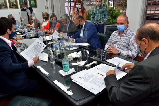 77914-gobierno-y-unsa-firmaron-nuevos-convenios-para-estudios-relevantes-en-el-ambito-economico