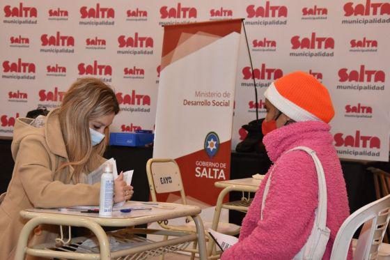 77525-continua-el-operativo-de-entrega-de-tarjeta-alimentar-en-la-capital-y-el-interior