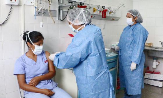 vacunan personal de salud