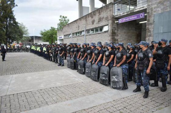 84160-mas-de-800-policias-para-el-operativo-de-seguridad-por-el-partido-de-boca-juniors-vs-agropecuario