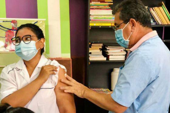 93689-mas-de-50-mil-personas-ya-se-aplicaron-la-quinta-dosis-de-la-vacuna-contra-covid-19