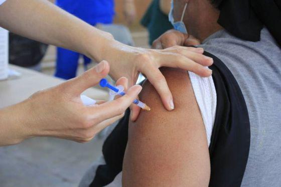 79242-durante-el-fin-de-semana-y-feriado-se-aplicaron-mas-de-20-mil-dosis-contra-covid-19