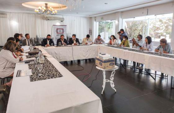 78674-amt-junto-a-intendentes-y-legisladores-analizaron-nuevas-propuestas-para-el-transporte-de-la-region-sur-central