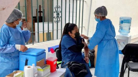81805-mas-de-5-mil-personas-se-vacunaron-contra-covid-19-durante-los-feriados-y-el-fin-de-semana