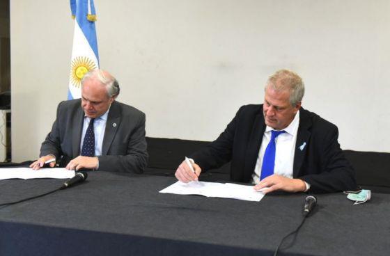 81749-durante-la-visita-del-ministro-de-educacion-nacional-se-firmaron-tres-convenios-que-estipulan-mejoras-en-infraestructura-escolar-y-la-construccion-de-5-nuevos-edificios