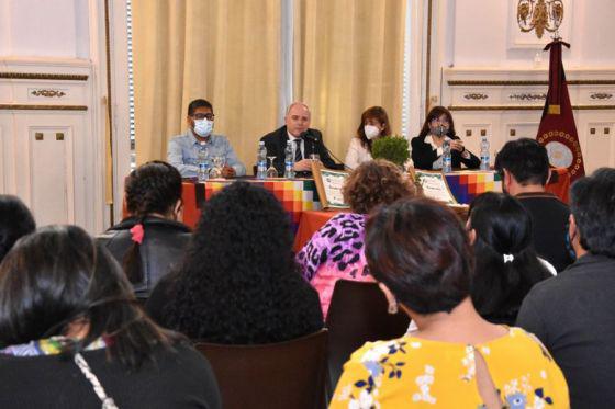 79021-educacion-trabaja-en-el-fortalecimiento-de-la-ensenianza-intercultural-bilingue
