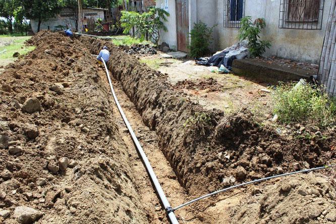 tendido-de-red-de-agua-potable-en-la-ciudadela-jorge-gallardo-chone-ecuador