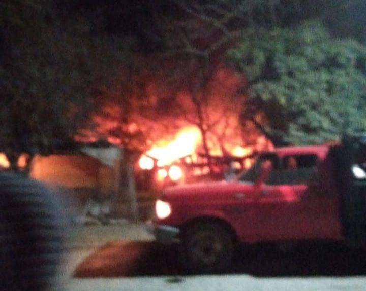 INCENDIO CALLE LA PAZ