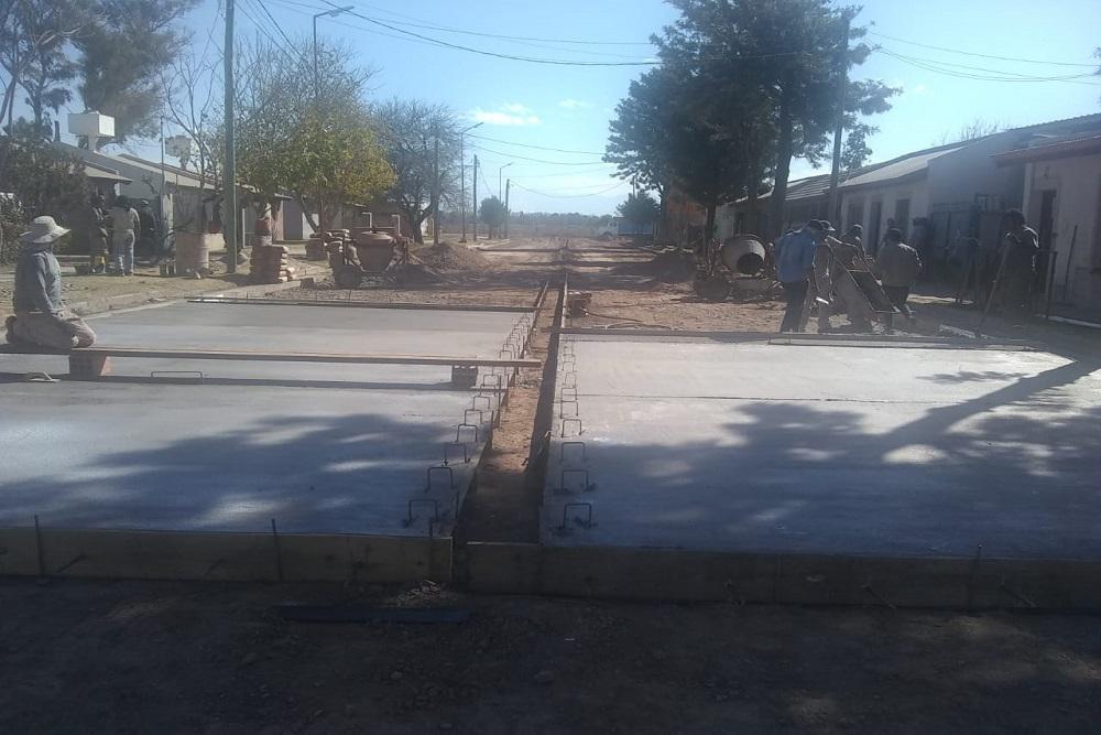 Pavimentan la avenida Islas Malvinas en El Galpón