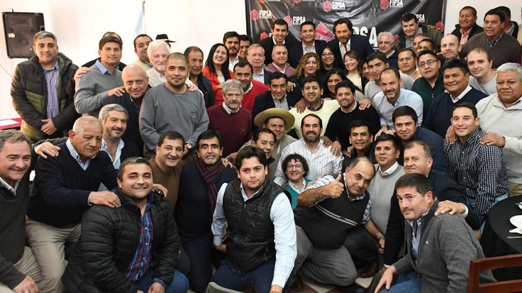 96074-saenz-y-los-60-intendentes-acordaron-unir-fuerzas-en-las-demandas-de-obras-detalladas-en-el-pacto-de-guemes-20240606201409