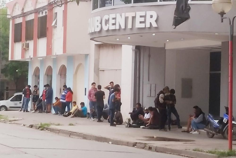 FILA EN EL CINE