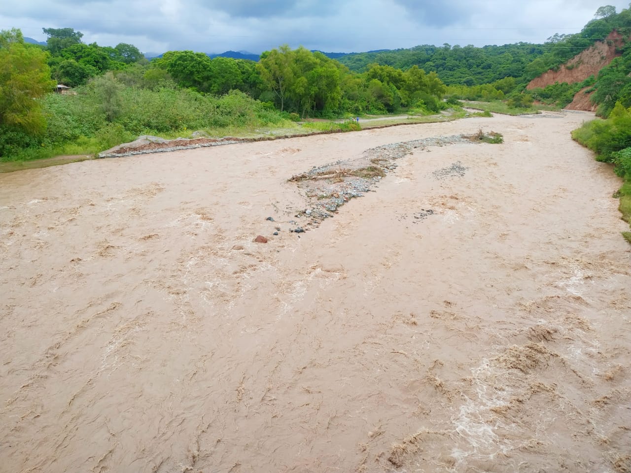 rio crecido