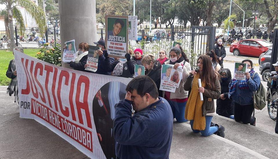 marcha piden rodilla