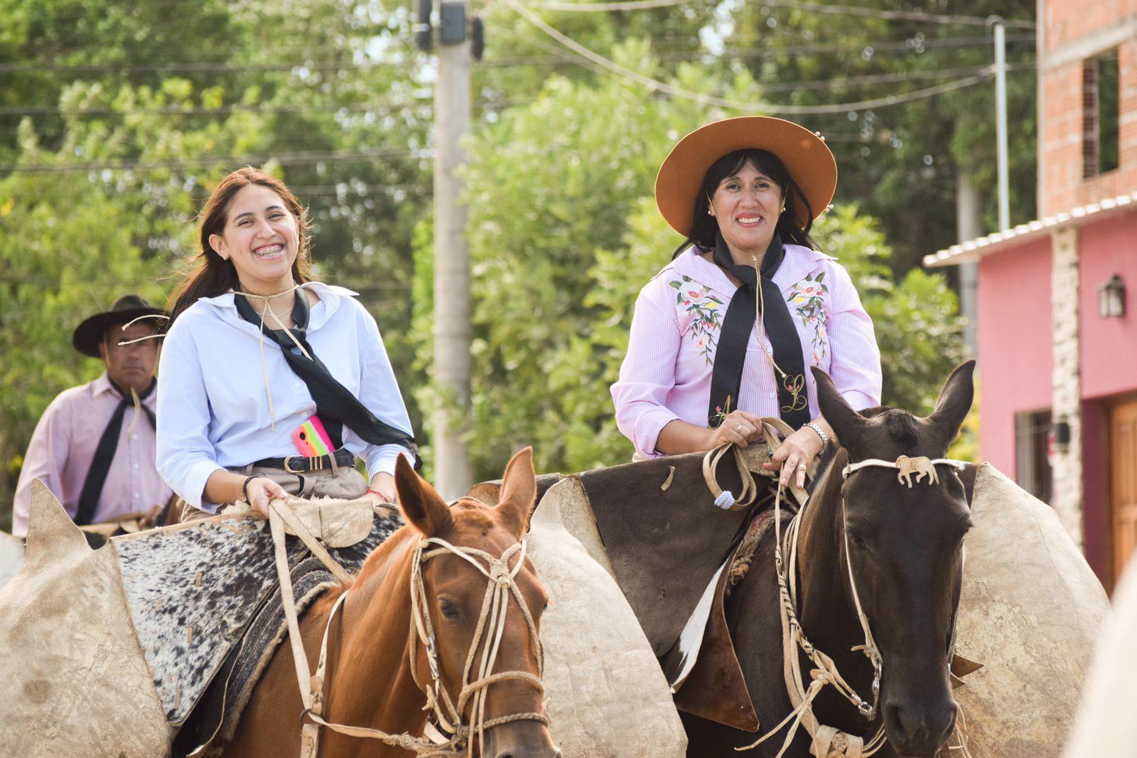 Se realizó la tercera cabalgata de mujeres gauchas en Metán