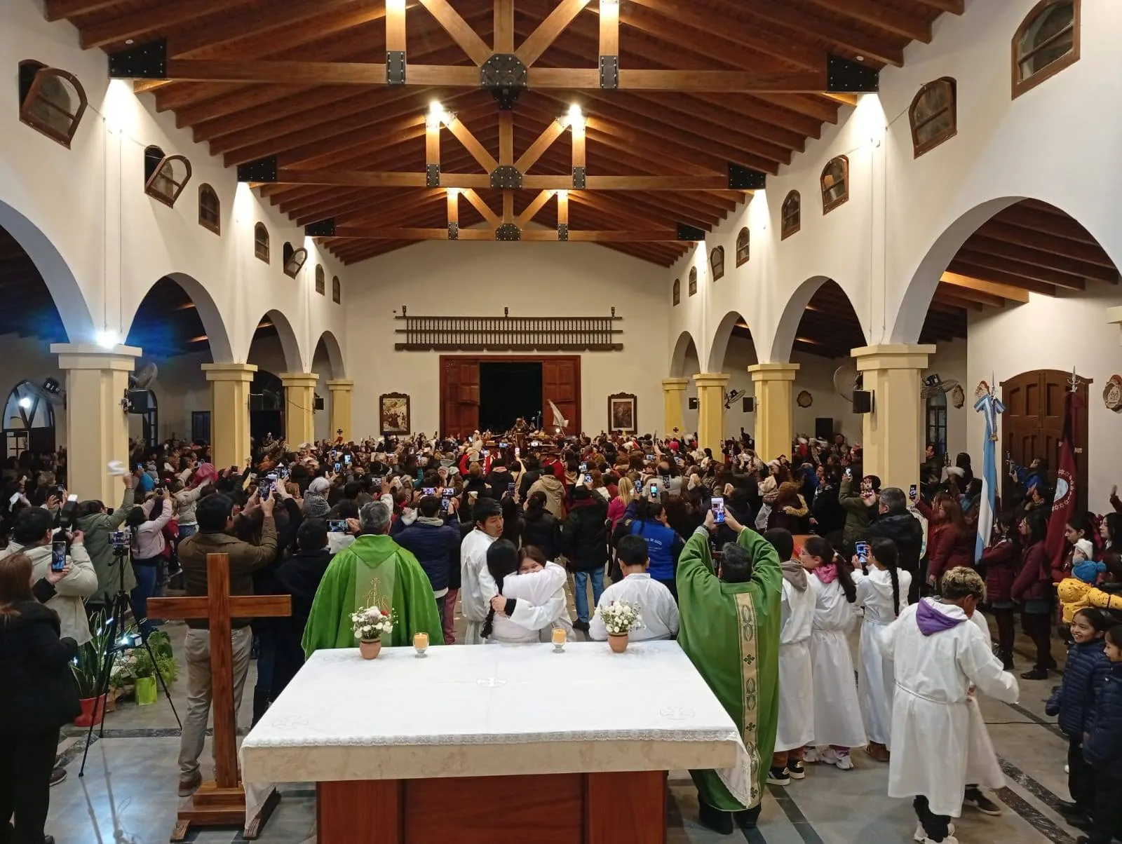 El pueblo de El Galpón renovó su fe con la tradicional bajada de San  Francisco Solano