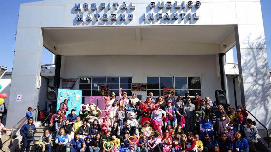 96938-con-un-abrazo-simbolico-al-hospital-materno-infantil-comienza-el-mes-de-la-niniez