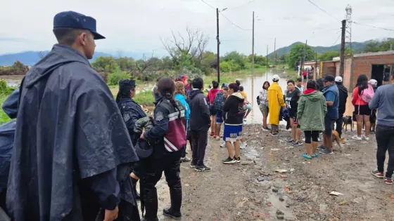 106416-intenso-trabajo-de-asistencia-integral-a-personas-afectadas-por-el-temporal-en-distintas-localidades-de-la-provincia