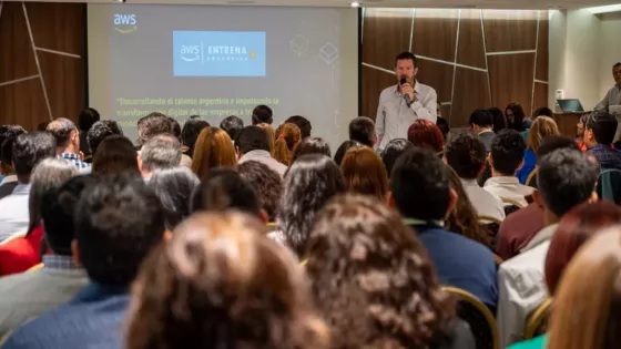 98840-modernizacion-y-amazon-web-services-presentaron-una-plataforma-gratuita-de-cursos-sobre-tecnologia-e-inteligencia-artificial