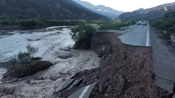 100405-debido-a-las-intensas-lluvias-el-tren-a-las-nubes-suspende-sus-salidas-hasta-el-15-de-marzo