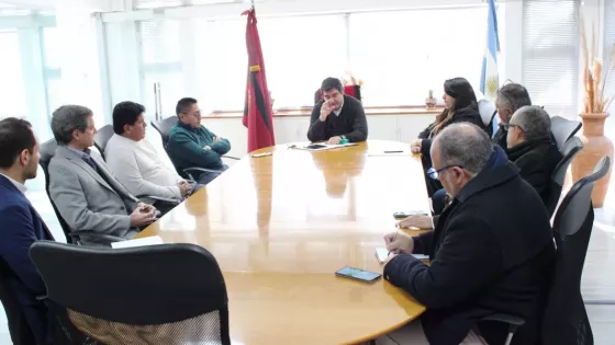 102999-el-gobierno-provincial-intervino-para-abrir-una-nueva-instancia-para-proveedores-locales-en-proceso-licitatorio-minero
