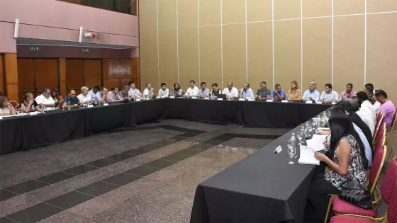 99951-el-gobierno-presento-una-nueva-propuesta-a-gremios-de-la-administracion-publica-provincial-20250205201715