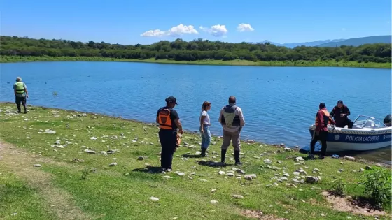 99625-nueva-inspeccion-en-busqueda-del-yacare-divisado-en-el-dique-cabra-corral