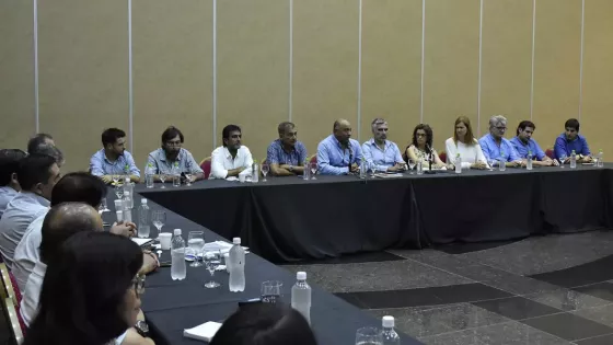 105392-continuan-las-mesas-salariales-con-la-intergremial