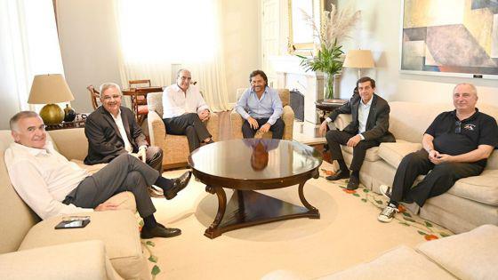 94274-los-gobernadores-de-salta-misiones-tucuman-catamarca-y-jujuy-se-reunieron-con-el-ministro-del-interior