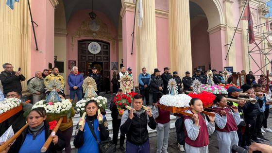 97620-mas-de-2-mil-fieles-participaron-de-la-peregrinacion-azul-de-la-policia-de-salta
