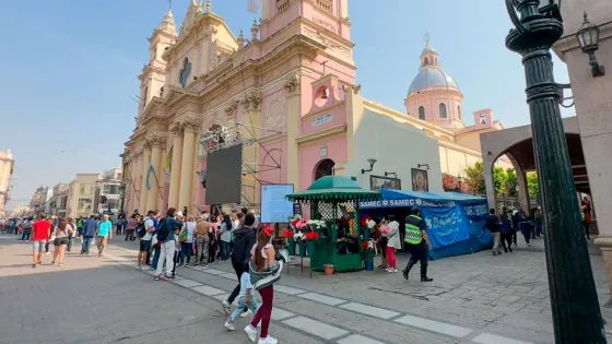 8177-asisten-a-mas-de-500-peregrinos-por-dia-en-los-puestos-de-salud-del-samec-en-la-catedral