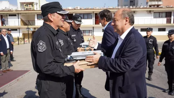 103821-saltic-entrego-antenas-satelitales-a-la-policia-para-fortalecer-la-seguridad-en-la-provincia