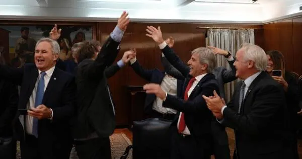 Euforia-en-el-equipo-economico-de-luis-caputo-por-el-levantamiento-del-cepo