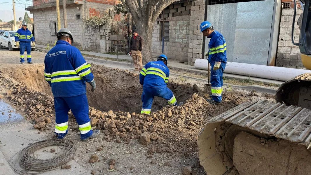 18534-continua-la-renovacion-de-canierias-de-la-red-colectora