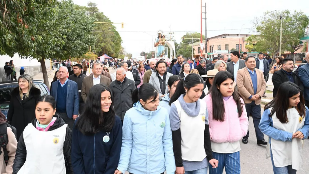 18822-el-gobernador-saenz-acompanio-al-pueblo-de-joaquin-v-gonzalez-en-su-fiesta-patronal