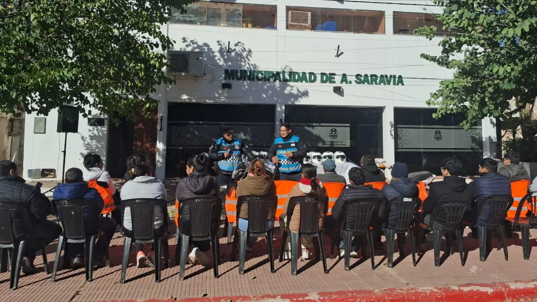 108884-seguridad-vial-capacito-a-motociclistas-en-el-municipio-de-apolinario-saravia