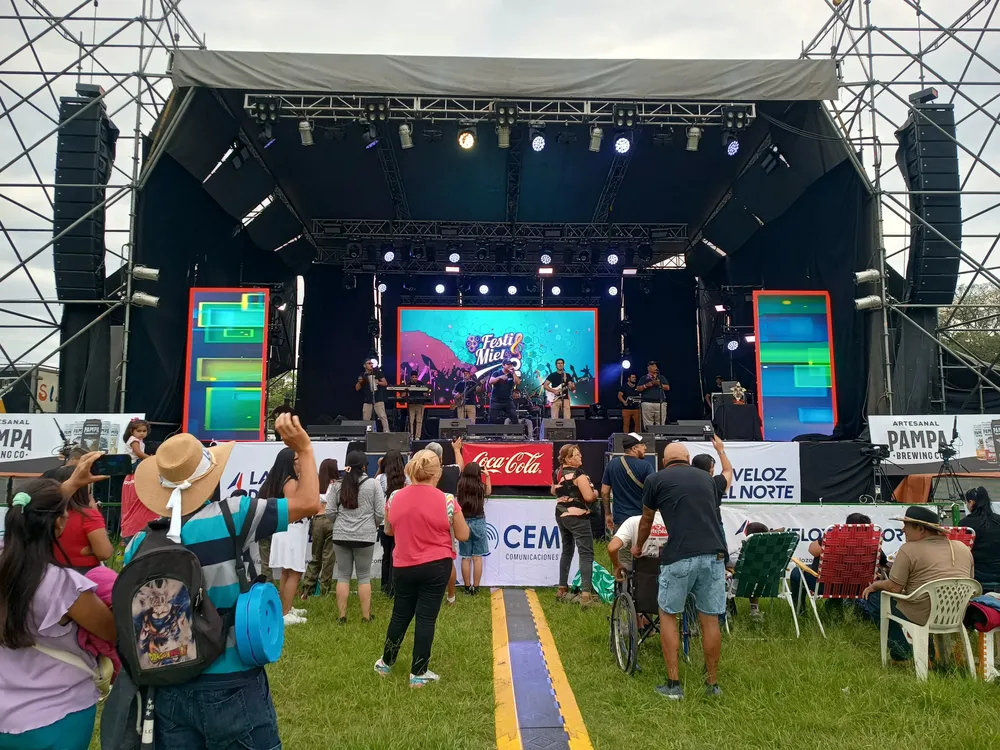 e0c306fe-82a3-40f2-972e-b9b0766ef758