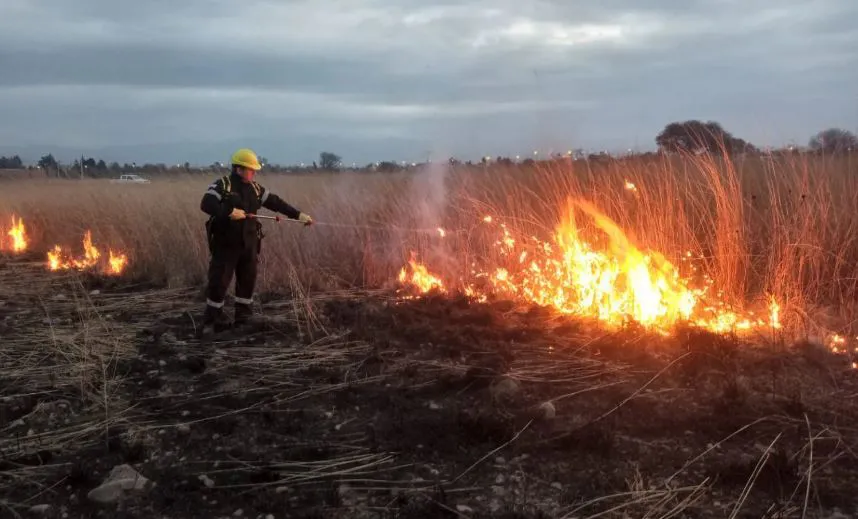 multimedia.normal.8a9eaebc4a0fd8f1.aW5jZW5kaW9zIGVuIHNhbHRhX25vcm1hbC53ZWJw