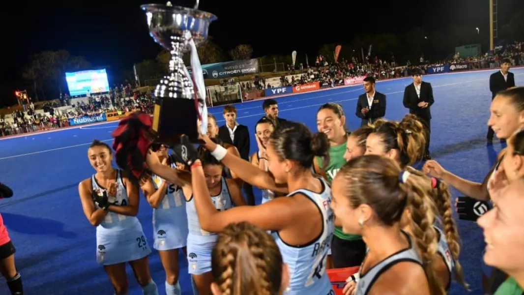15606-las-leonas-llegan-a-salta-para-su-pretemporada