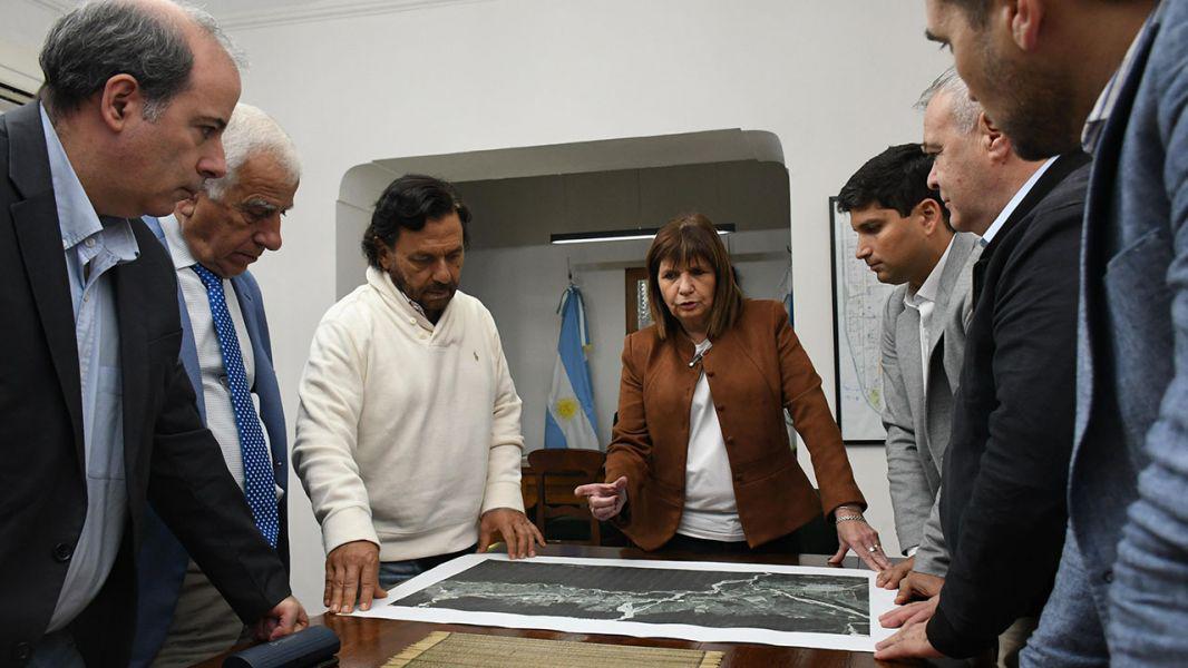 12531-saenz-y-bullrich-recorrieron-puntos-clave-de-la-frontera-con-bolivia-y-evaluaron-el-servicio-de-seguridad-en-el-paso-internacional-de-aguas-blancas