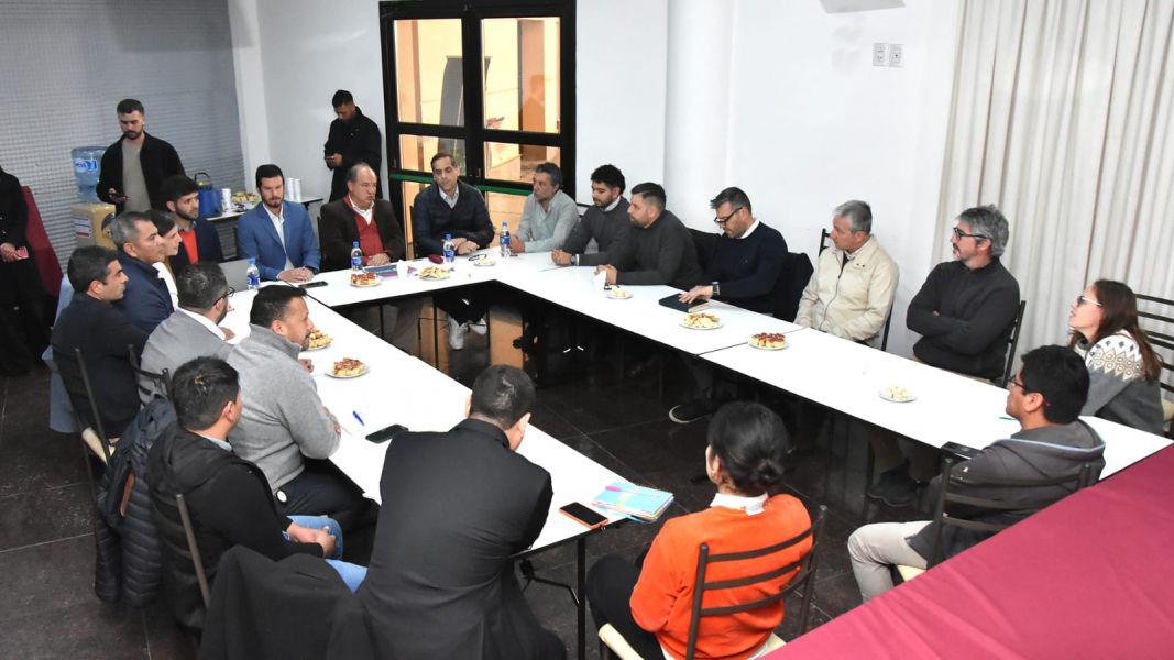 13095-el-gobierno-provincial-convoco-a-proveedores-de-internet-para-avanzar-en-la-erradicacion-de-las-apuestas-ilegales-en-menores