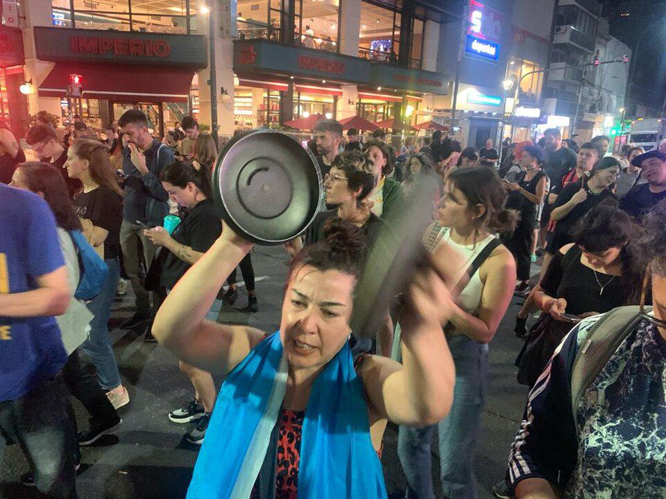 801362-21-12-2023-cacerolazos-y-bocinazos-se-registraban-20-281-29