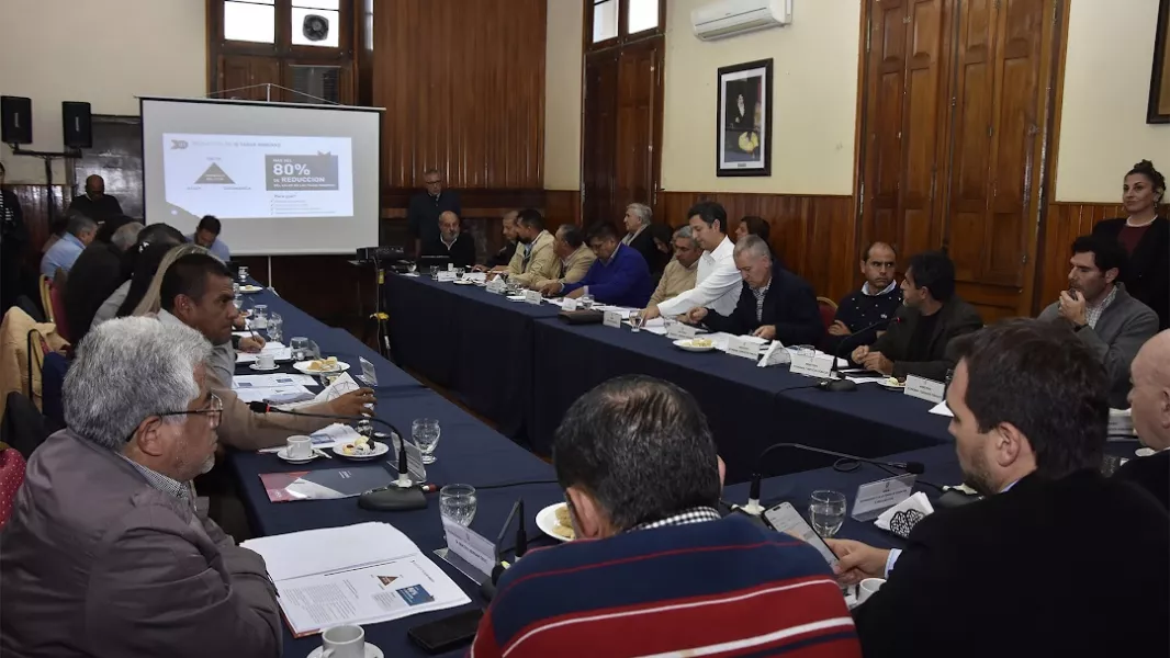 17884-se-presento-a-senadores-el-proyecto-de-simplificacion-tributaria-y-reduccion-de-la-carga-fiscal